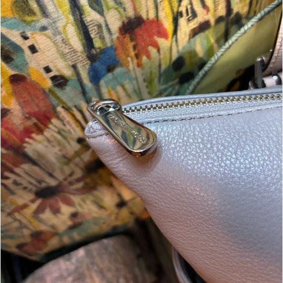 Michael Kors Grey Taupe Zipper Shoulder Bag Cream Straps 14.4”Lx11.5”Hx4”W - Picture 7 of 17